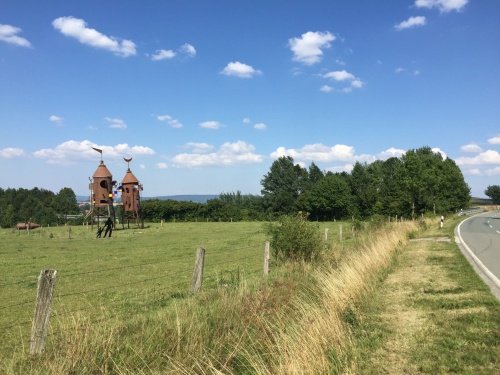 Kunstwerk am Wegesrand