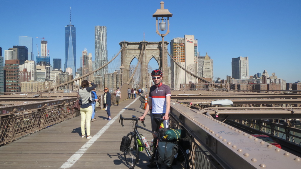Mit Manhattan im Hintergrund: Ein Foto auf der Brooklyn Bridge muss als Startfoto einfach sein