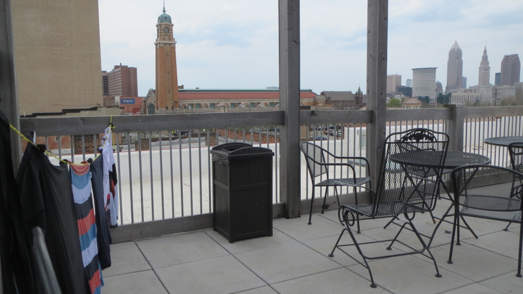 Laundry Day mit Ausblick: Links die Markthalle, rechts die Skyline von Cleveland
