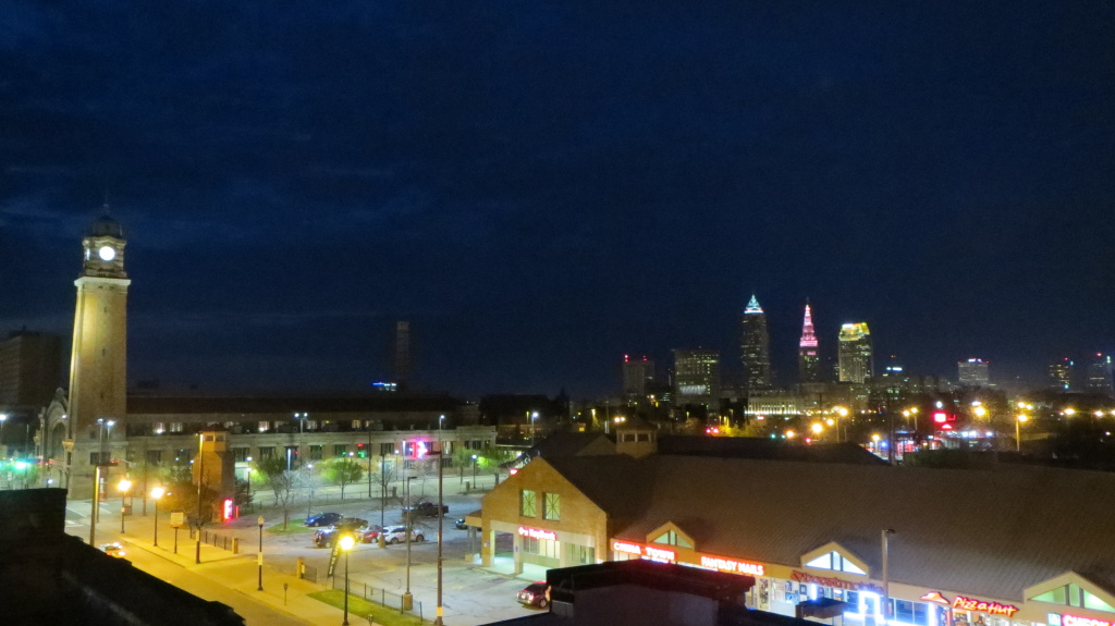 Eine lauwarme Frühsommernacht über Cleveland beginnt