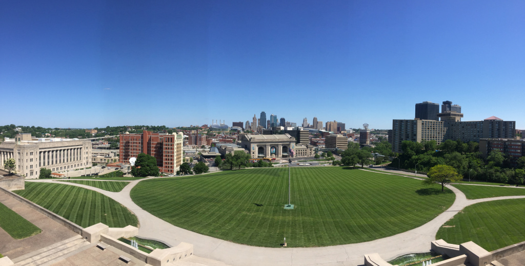 Blick vom WW I Memorial über die Union Station und die Skyline