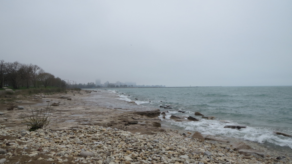 Der Lakefront Trail führte mich die letzten Kilometer direkt am Lake Michigan entlang, wo ich auch diese leider etwas nebelige Aussicht auf die Downtown genießen konnte