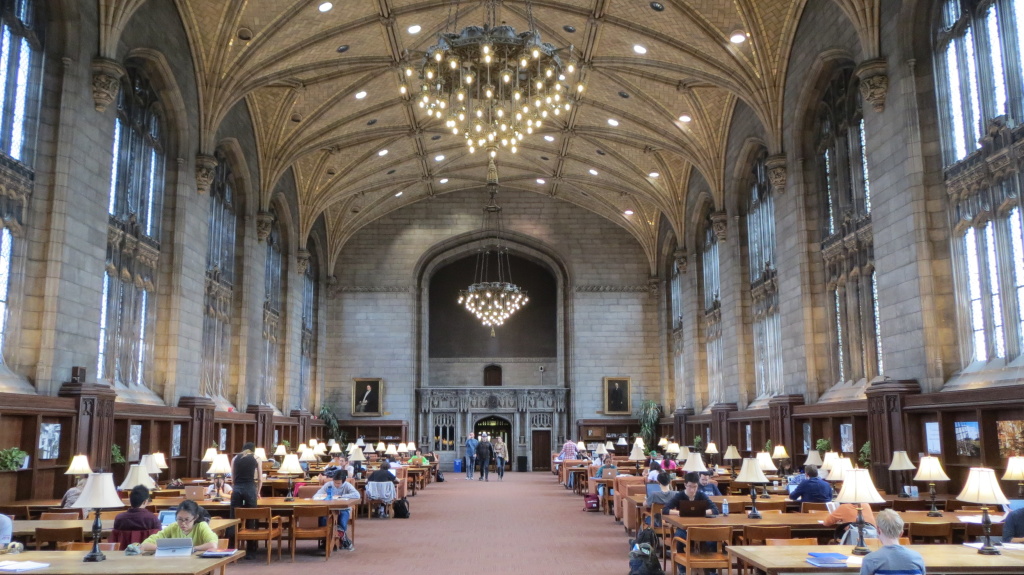 Ein bisschen wie die große Halle in Harry Potter: Die Harper Memorial Library der UChicago