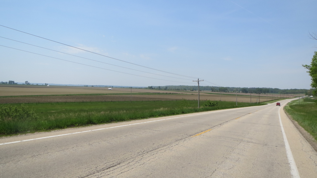 Im Gegensatz zum gestrigen Tag war die heutige Etappe wunderbar zu fahren und bot landschaftlich auch einiges mehr - so wie hier den Blick bis zum Illinois River