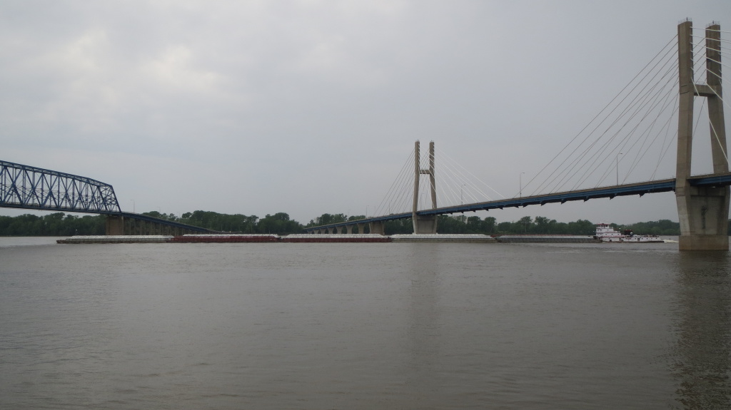 Ganz schön lang und breit: Schubverband auf dem Mississippi River