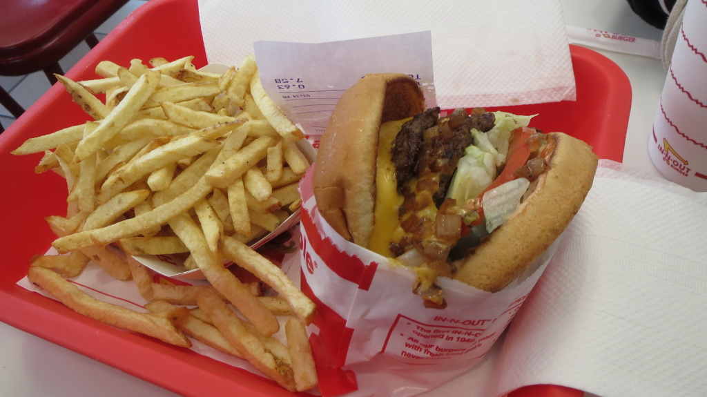 Es gab schon lange kein Burgerbild mehr hier. Heute stand endlich der hoch empfohlene "Double Double Animal Style" bei "In-N-Out" an. Sehr lecker!