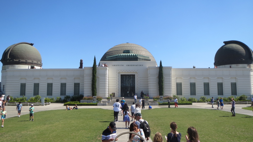 Das Griffith Observatory ist aufgrund des vielen Lichts aus der Stadt zwar nicht mehr voll in Funktion, bietet aber immer noch einige Ausstellungen und Shows an