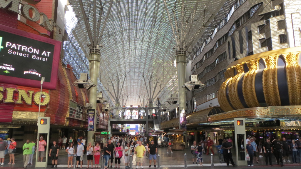 Auch in der Fremont Street, die in der Downtown Las Vegas liegt, ging es bunt zu